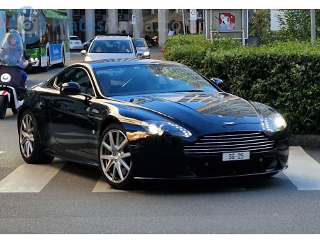 SG 25, Aston Martin V8 Vantage