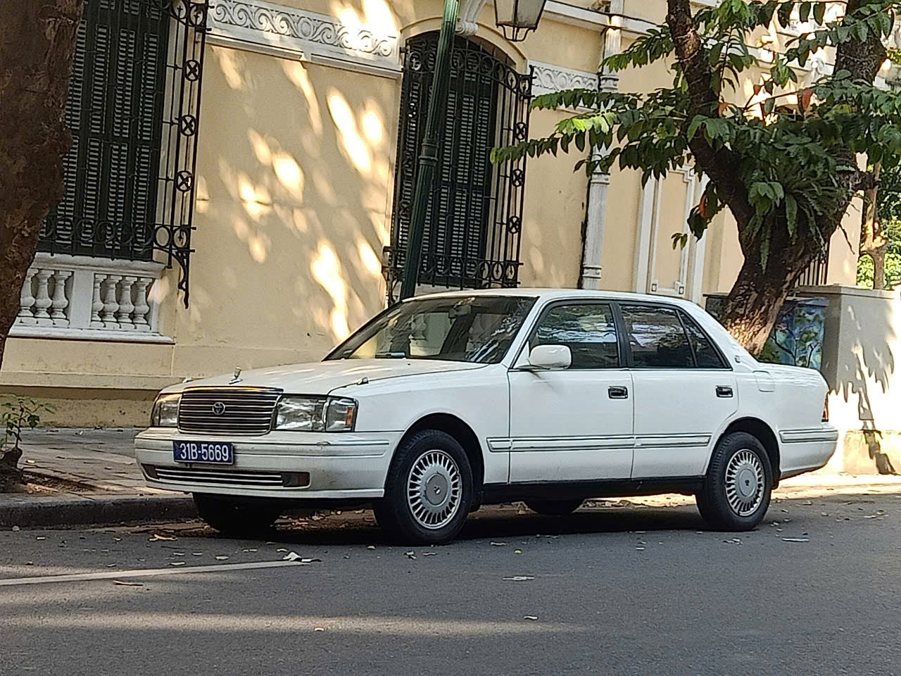 31B-5669, Toyota Crown 10th gen Sedan (S150), 1995–2001