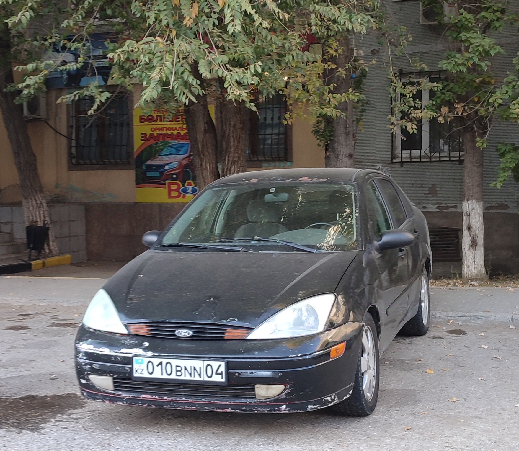 010 BNN 04, Ford Focus 1st gen Sedan (DFW; C170), 1998–2005 (–2008 for LATAM-market)