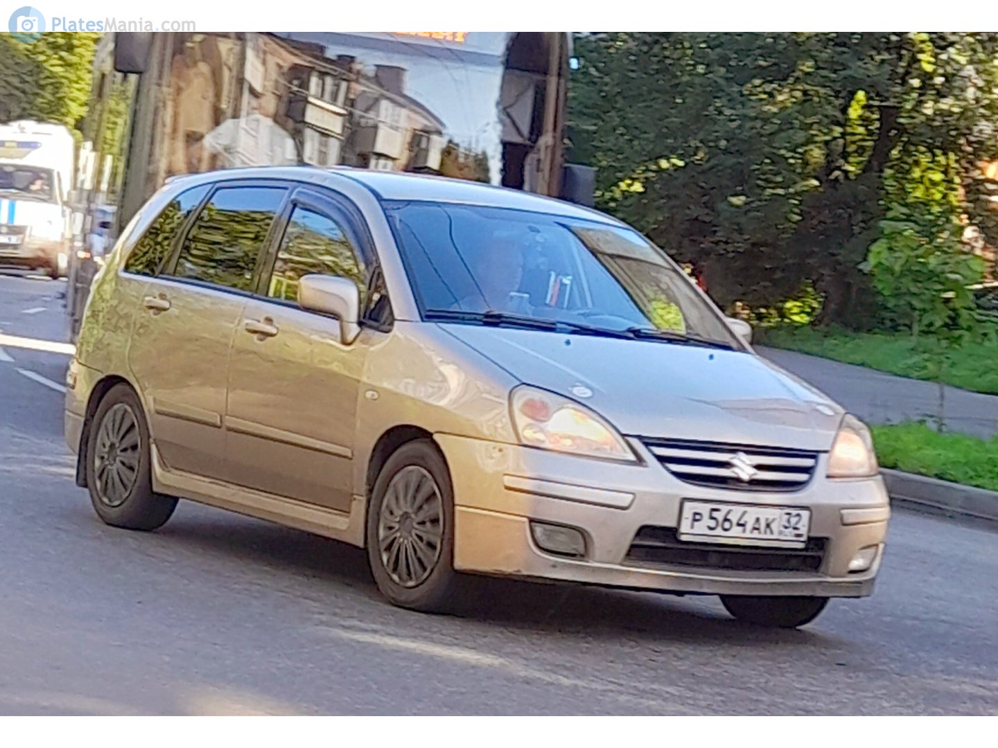 р 564 ак 32, Suzuki Liana 1st gen Hatch (RI), 2001–2007