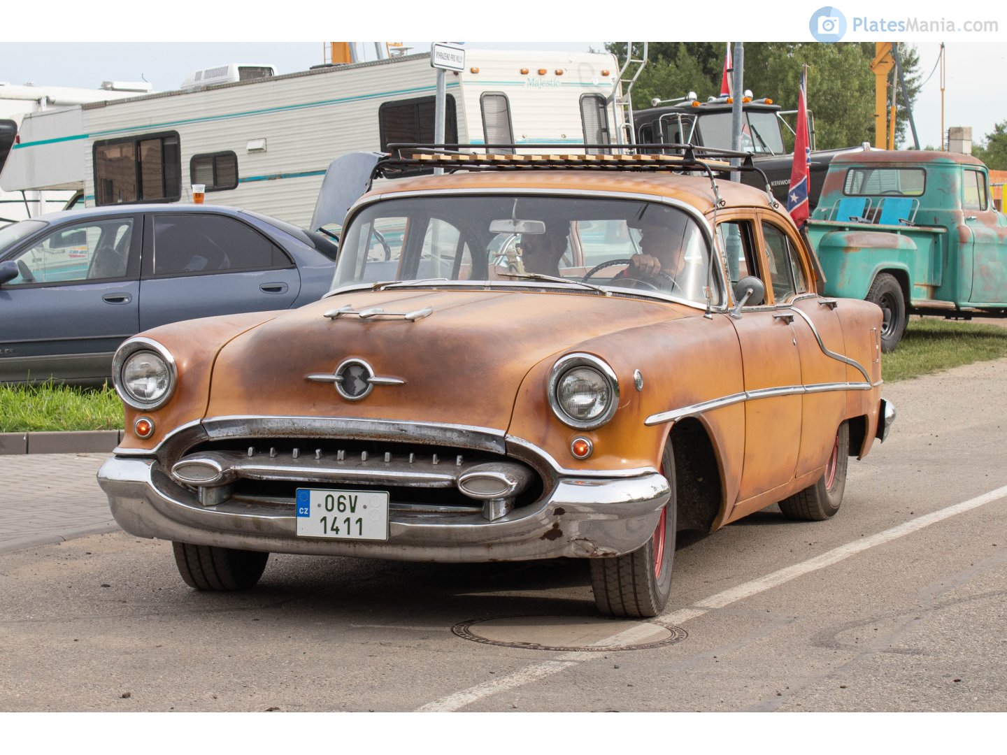 06V 1411, Oldsmobile 88 2nd gen 1955 4-door Sedan (3669; B-body), 1st facelift, 1954–1955
