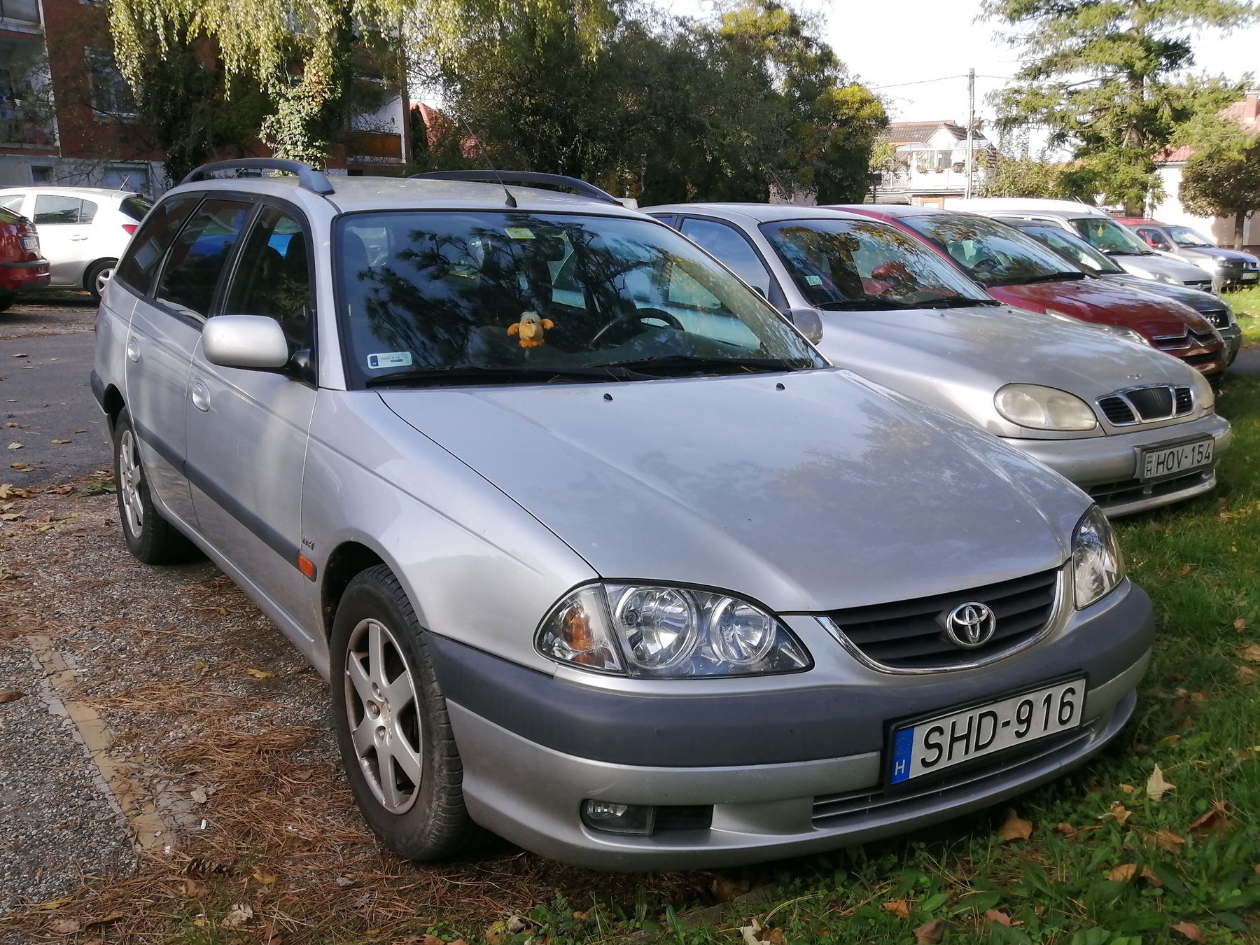 SHD-916, Toyota Avensis 1st gen Wagon (T220), 1997–2003
