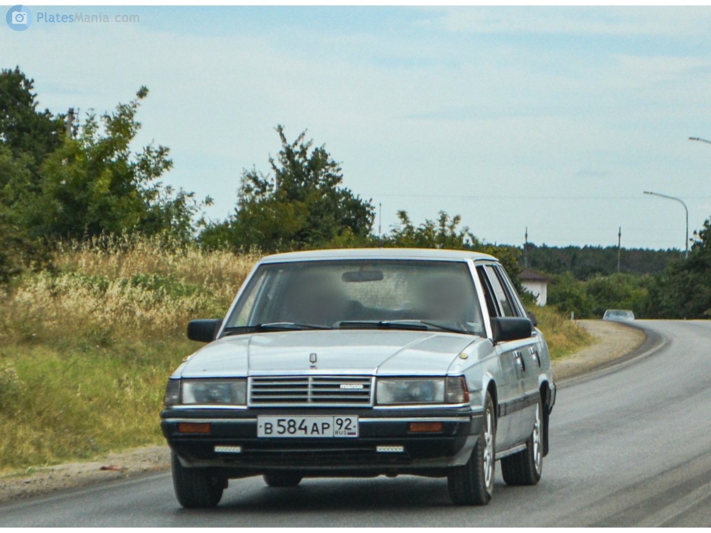 в 584 ар 92, Mazda Luce 4th gen Sedan (HB), 1981–1986