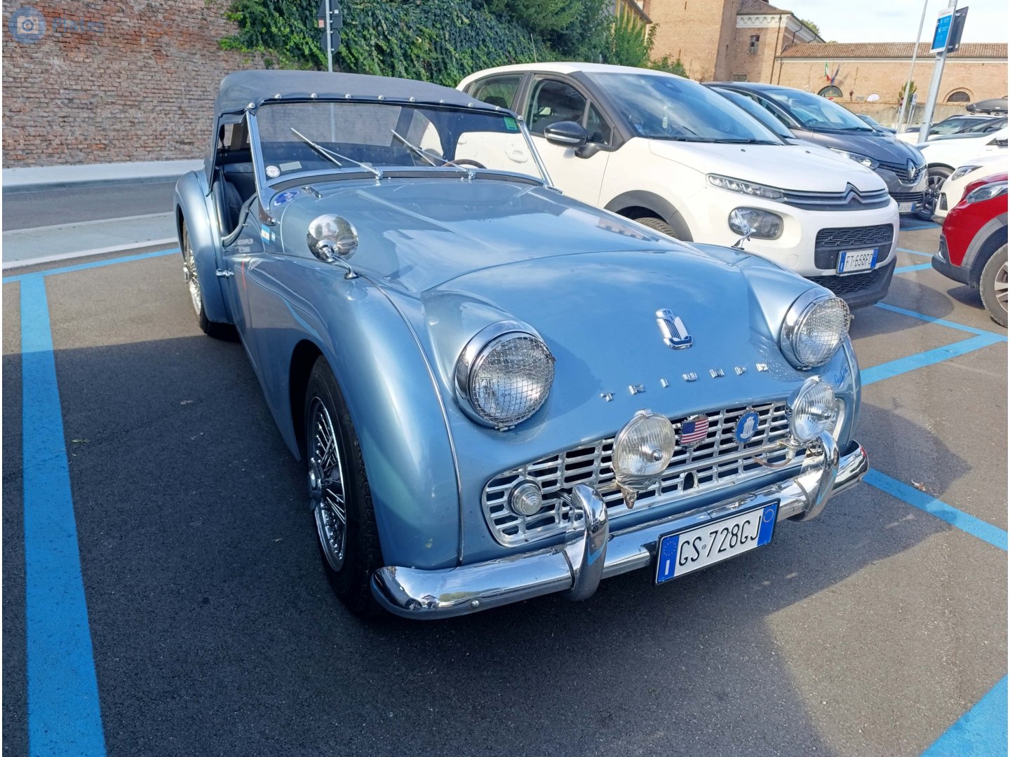 GS 728 GJ, Triumph TR3 