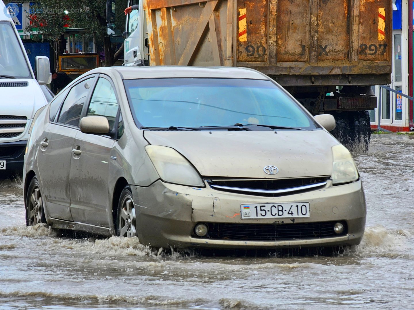 15 CB 410, Toyota Prius 2nd gen (NHW20), 2003–2011
