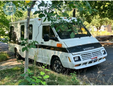 1L 1121M, Winnebago LeSharo