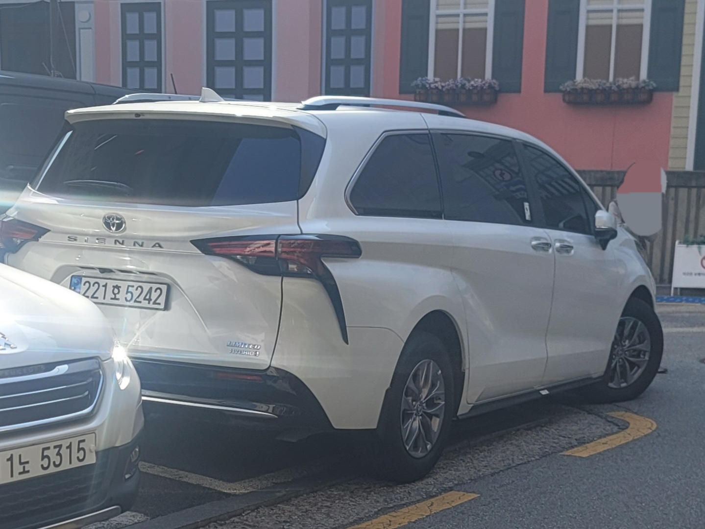 221호 5242, Toyota Sienna 4th gen (XL40), 2020–