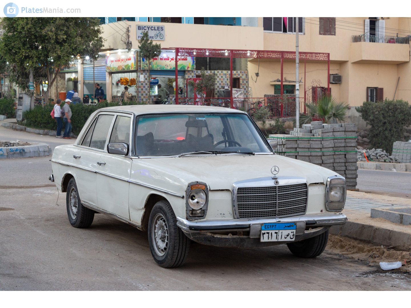 ٣٦١٦ أصق, Mercedes-Benz E-Klasse 200–280 Sedan (W114/W115), 1967­–1976