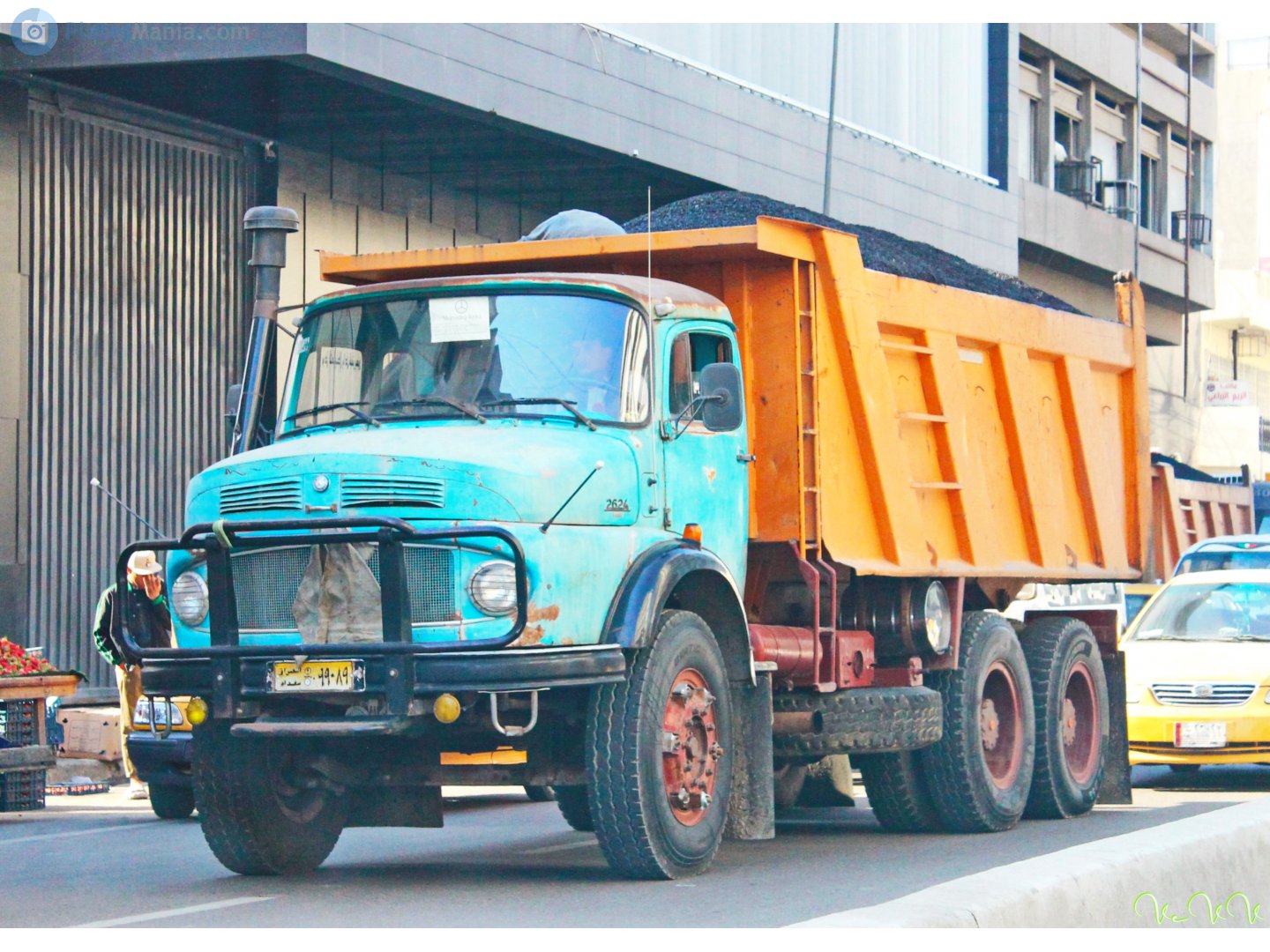 ٩٩٠٨٩, Mercedes-Benz L/LA-Series Trucks 