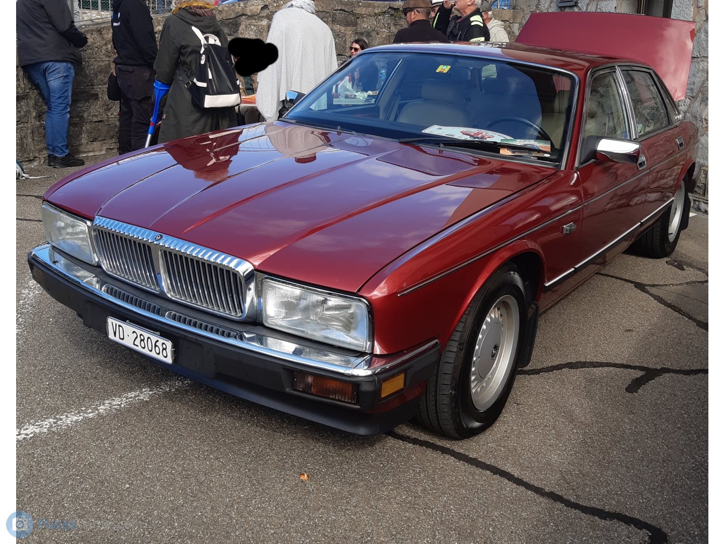 VD 28068, Daimler Double Six 