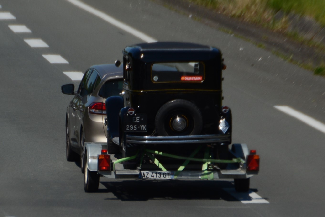 EE-295-YK, Renault Vivaquatre 