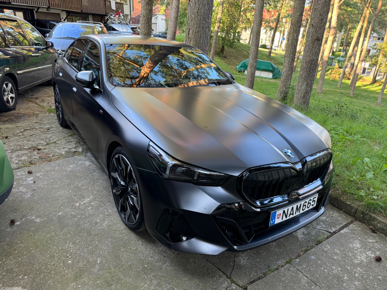 NAM 665, BMW 5 Series 8th gen Sedan (G60/G68), 2023–