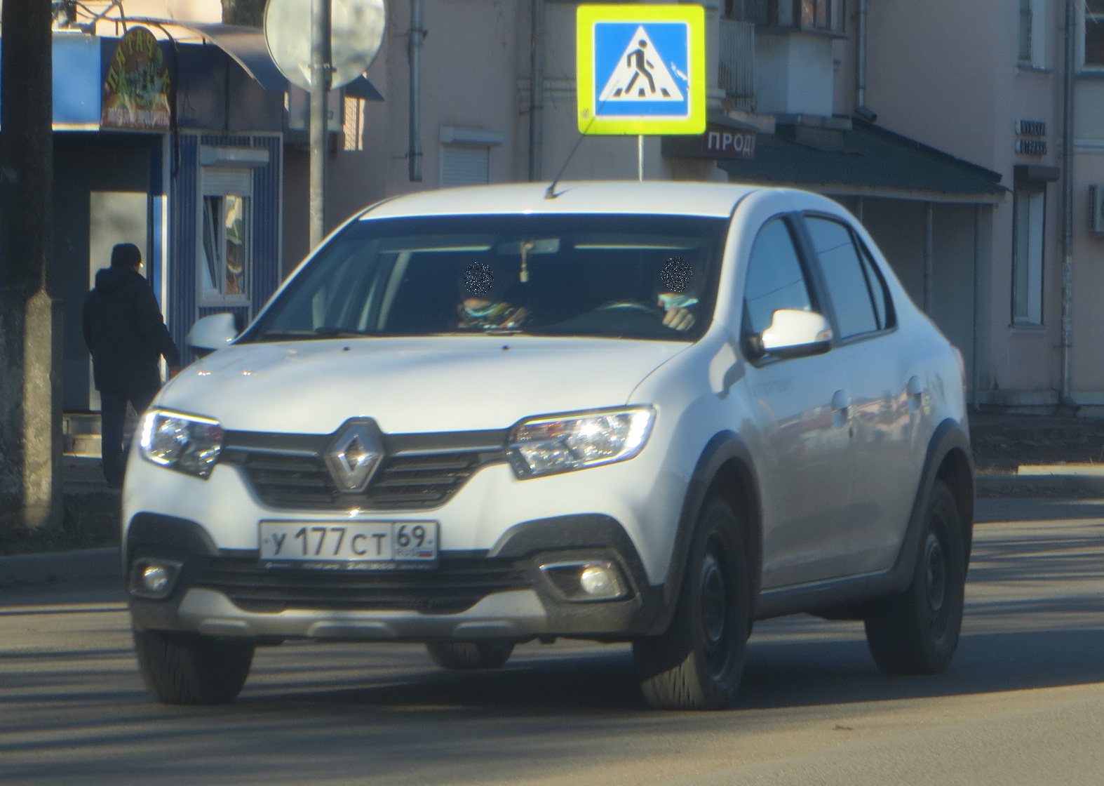 у 177 ст 69, Renault Logan 2nd gen Sedan Stepway (L8), 2018–