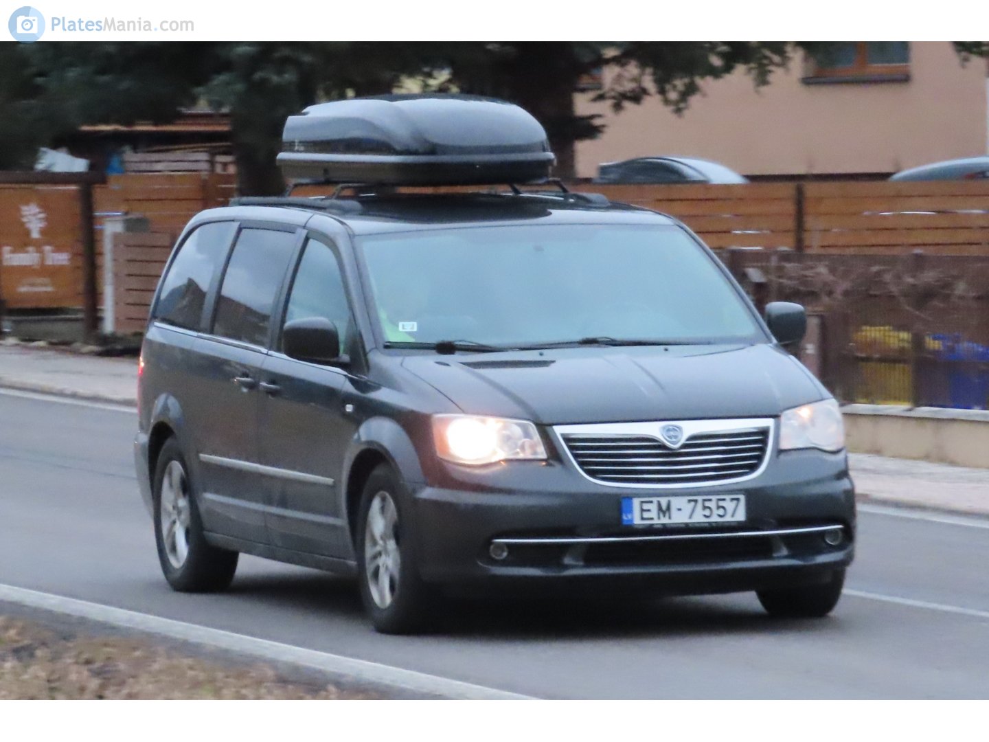 EM-7557, Lancia Voyager 1st gen (404), 2011–2015