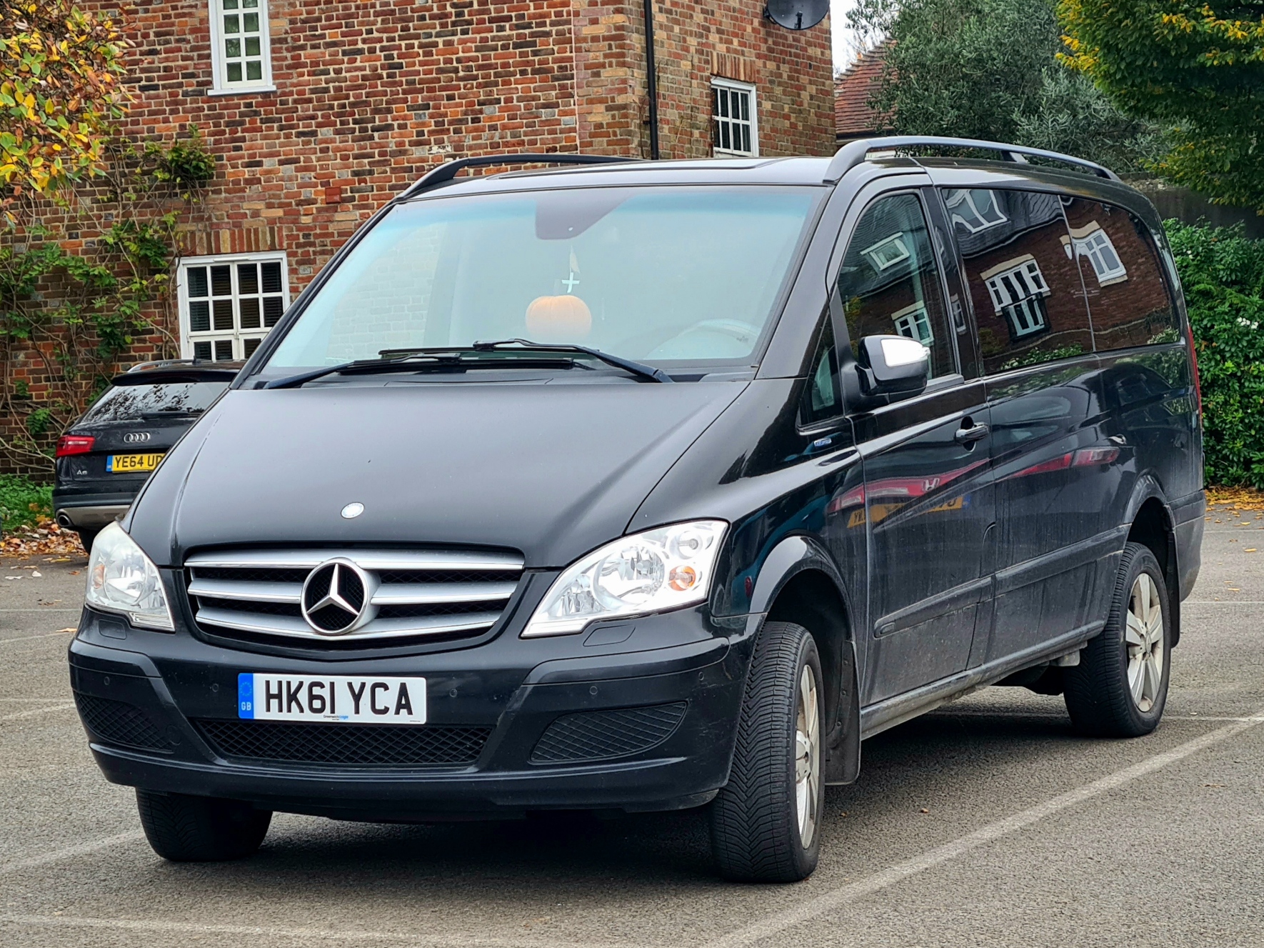 HK61YCA, Mercedes-Benz Viano 1st gen (W639), facelift, 2010–2014