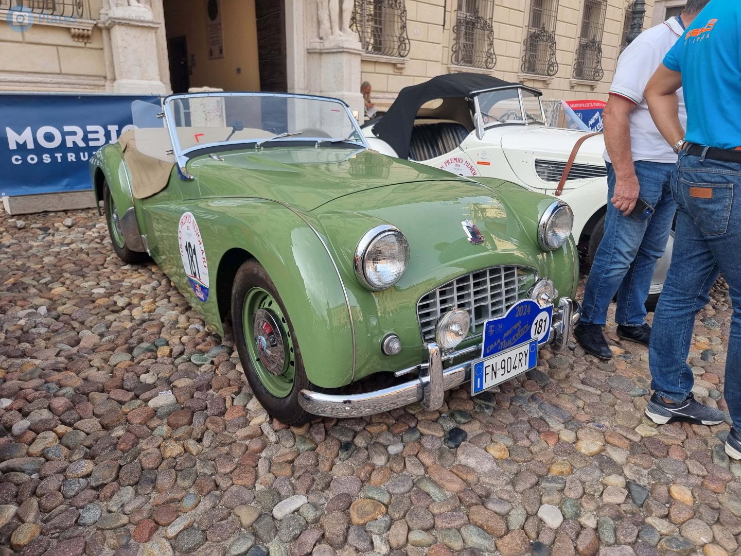 FN 904 RY, Triumph TR3 