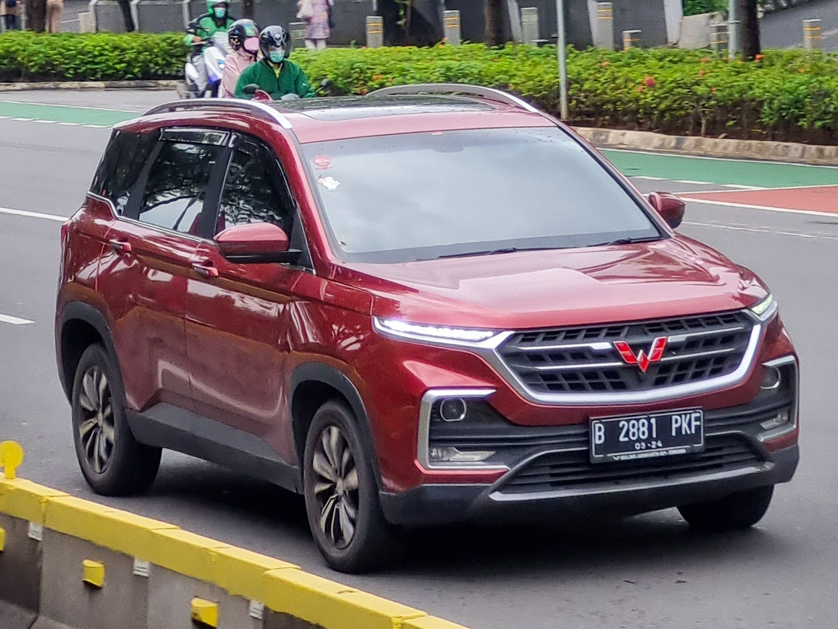 B 2881 PKF, Wuling Almaz 