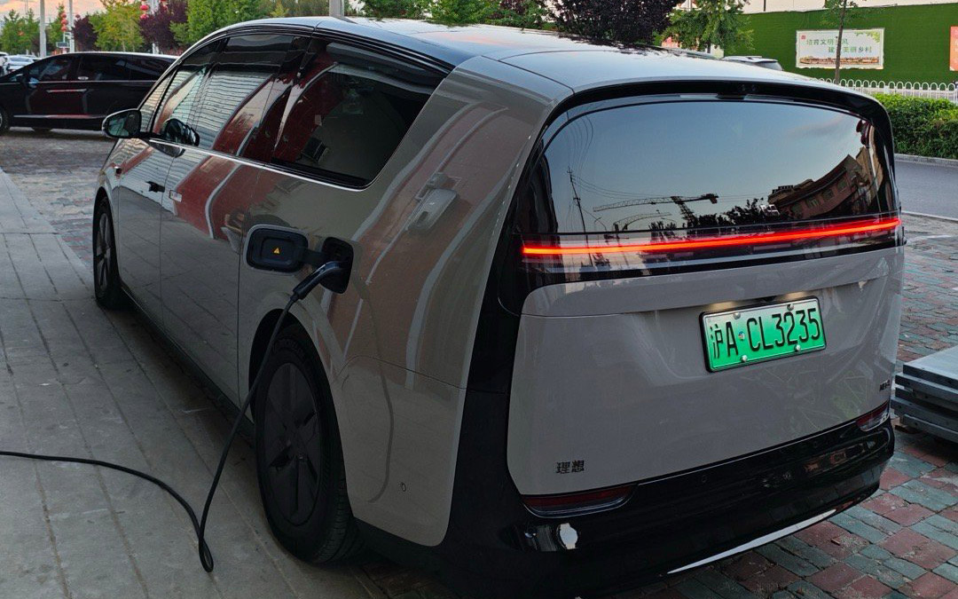 沪A·CL3235, Li Xiang Mega 1st gen, 2024–