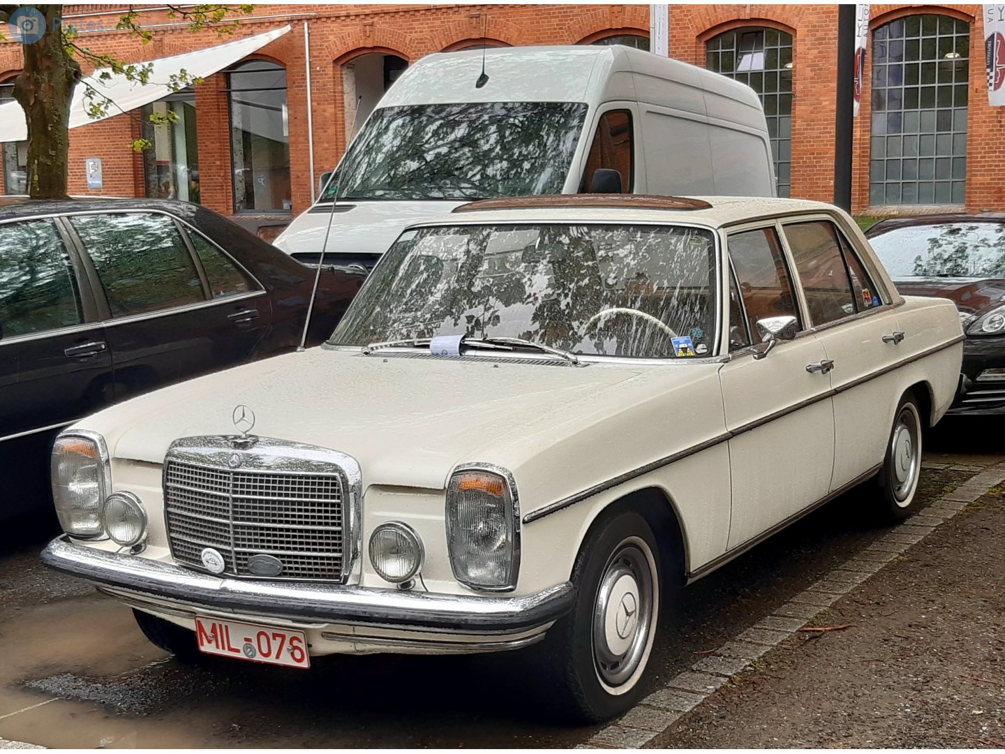 MIL 076, Mercedes-Benz E-Klasse 200–280 Sedan (W114/W115), 1967­–1976