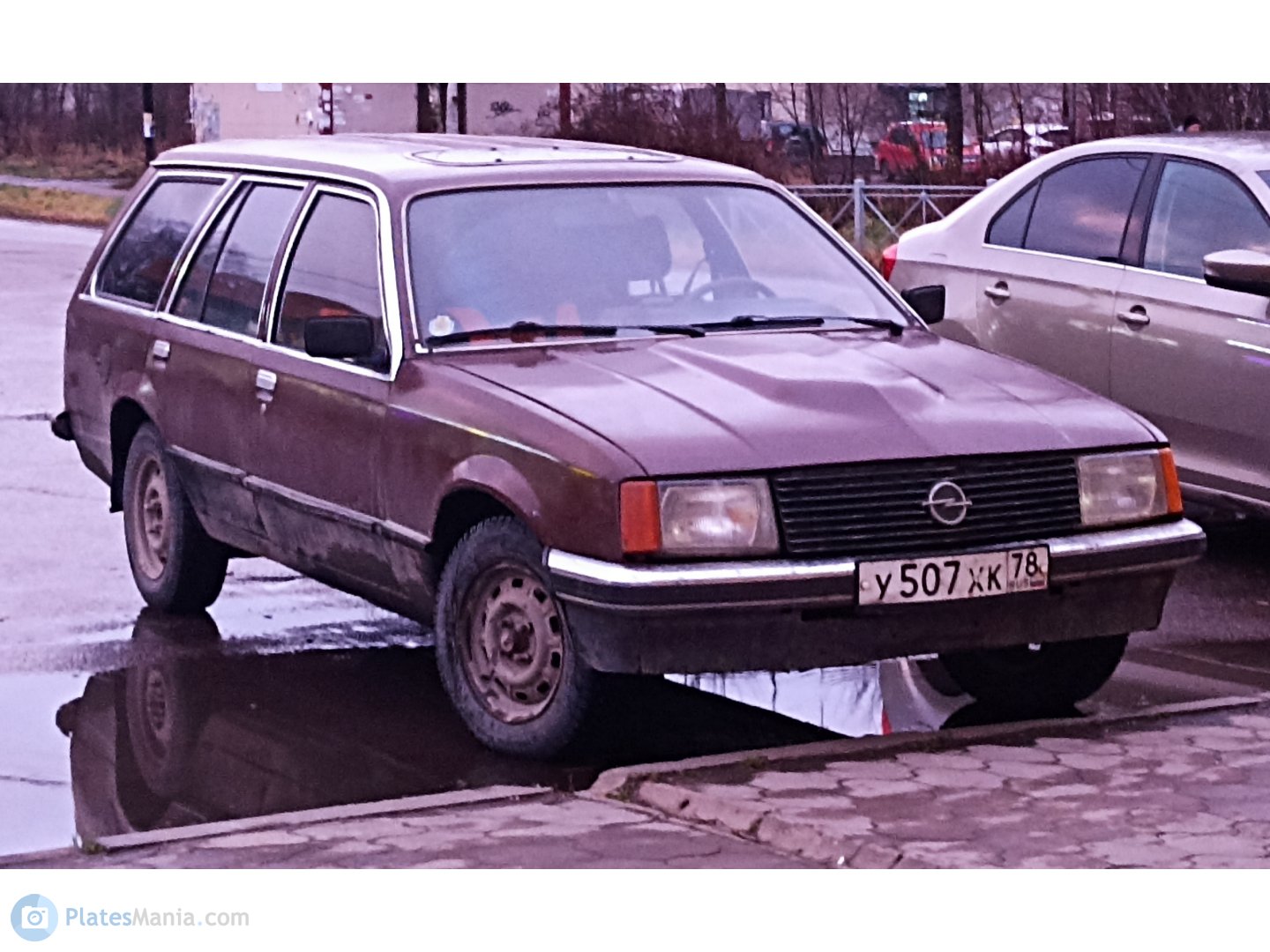 у 507 хк 78, Opel Rekord 5th gen 5-door Caravan (E1), 1977–1982