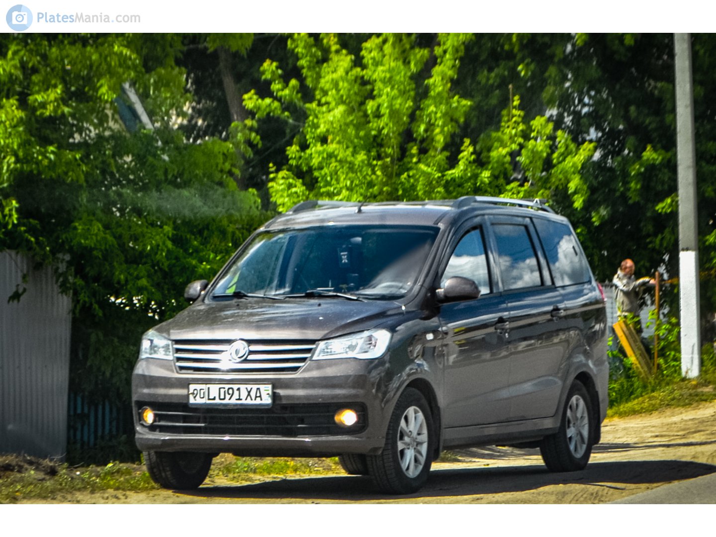 90 L 091 XA, DongFeng Fengguang 330 