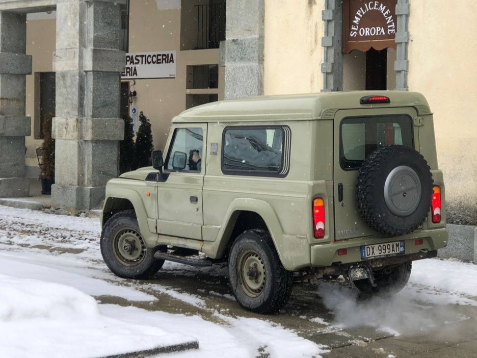 DX 999 AM, Iveco Massif 1st gen 3-door SUV, 2007–2011