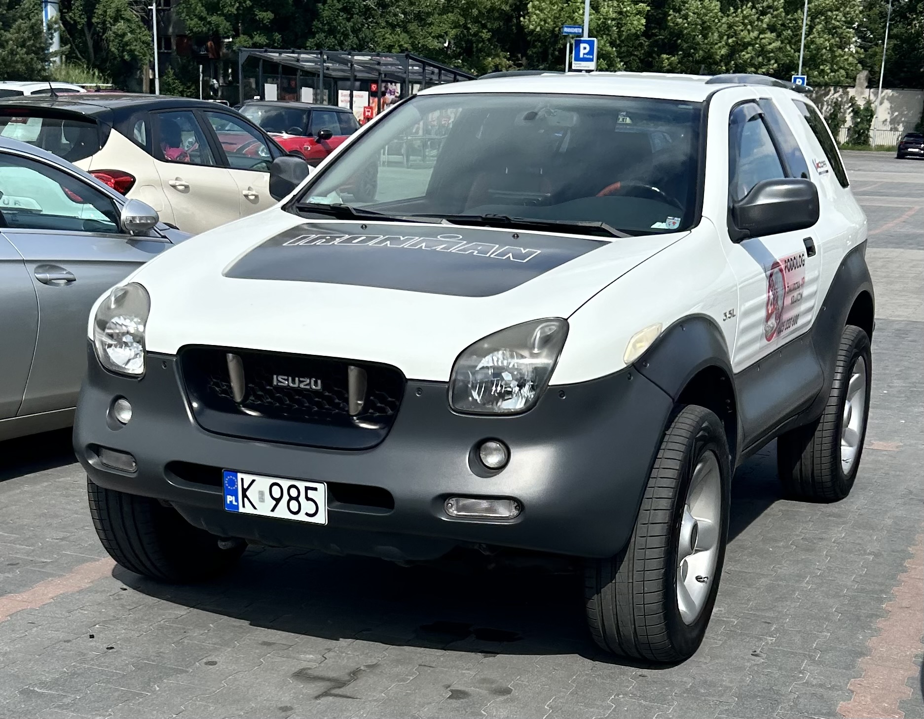 K 985, Isuzu VehiCross 1st gen (UGS25DW/VX), 1997–2001