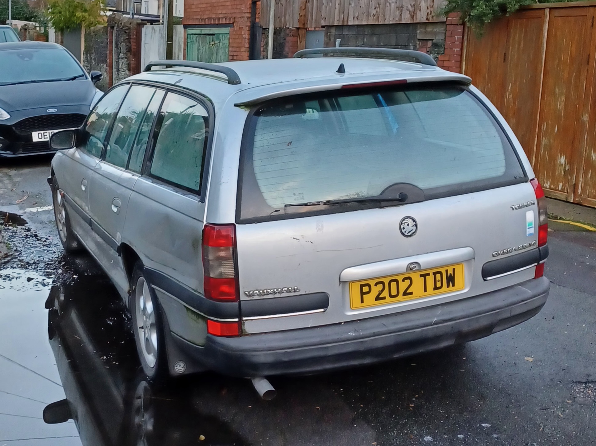 P202TDW, Vauxhall Omega 1st gen Estate (B; V94), 1994–1999