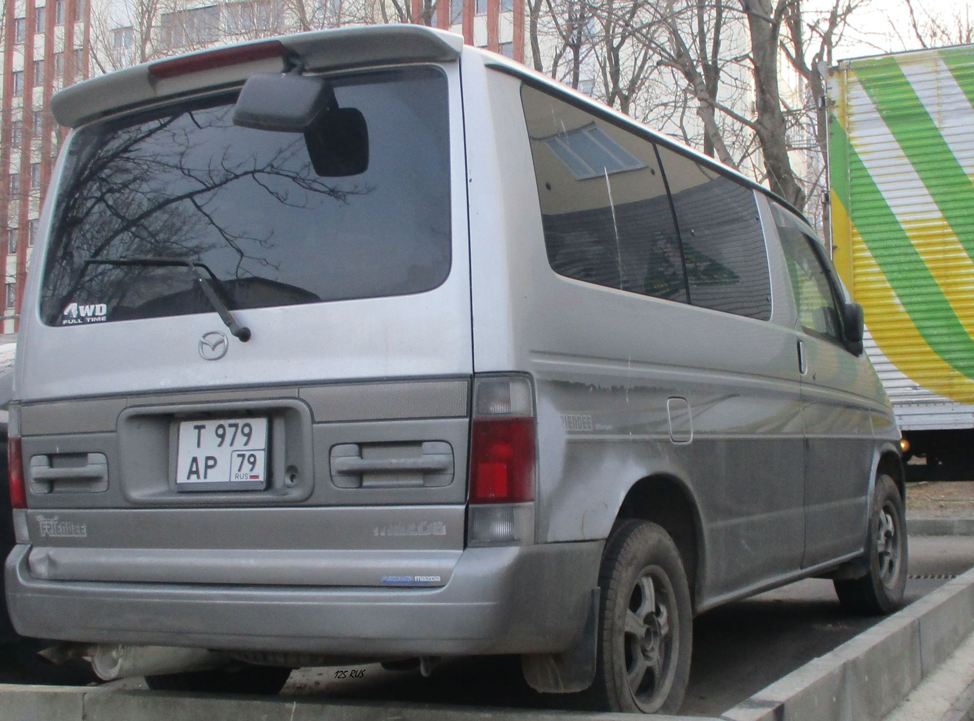 т 979 ар 79, Mazda Bongo Friendee 1st gen (SG/SK/SL), 1995–2001