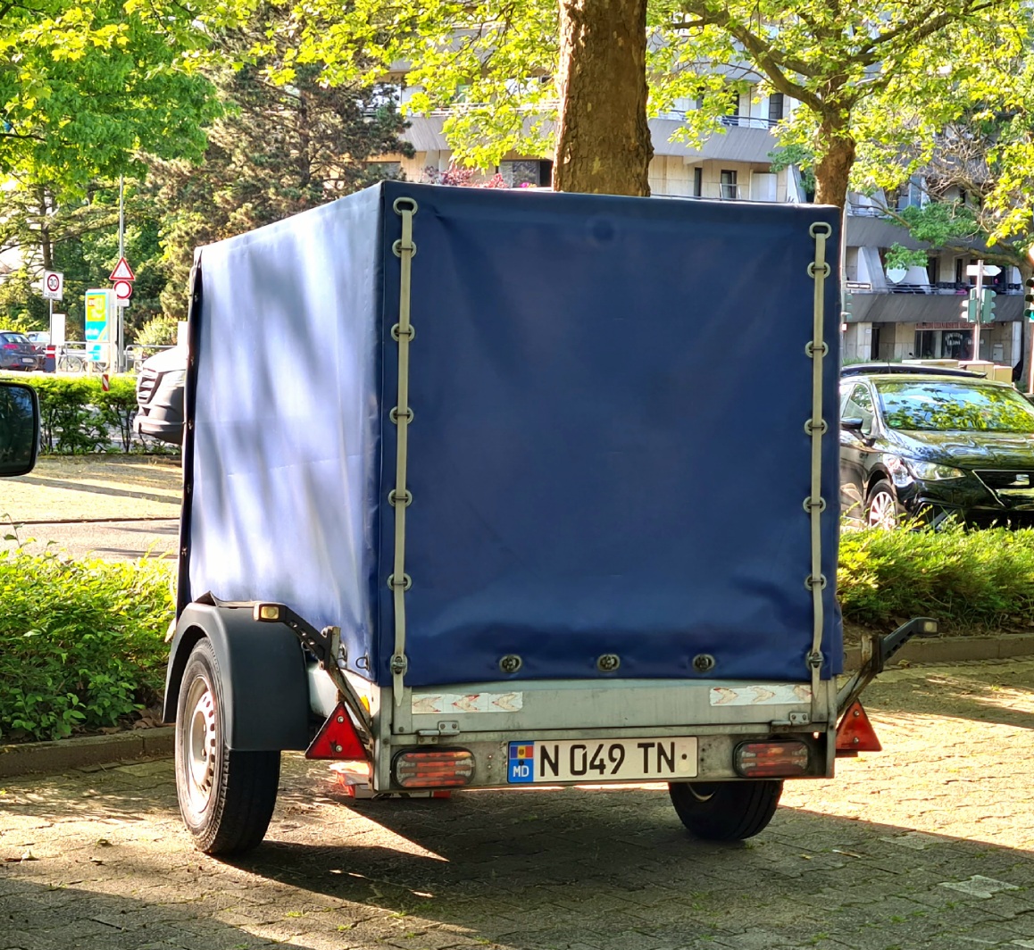 N 049 TN, Trailers (2015) 