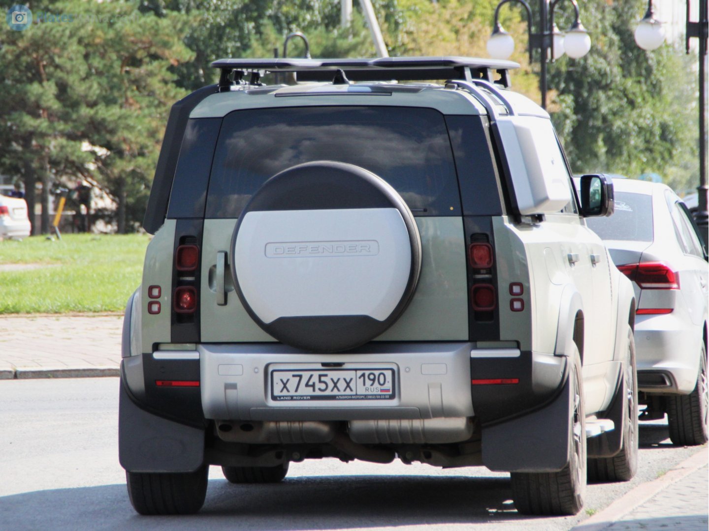 х 745 хх 190, Land Rover Defender 