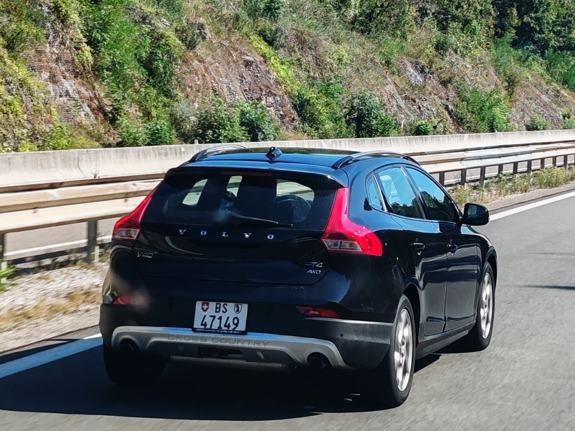 BS 47149, Volvo V40 2nd gen Cross Country (526), 2013–2019