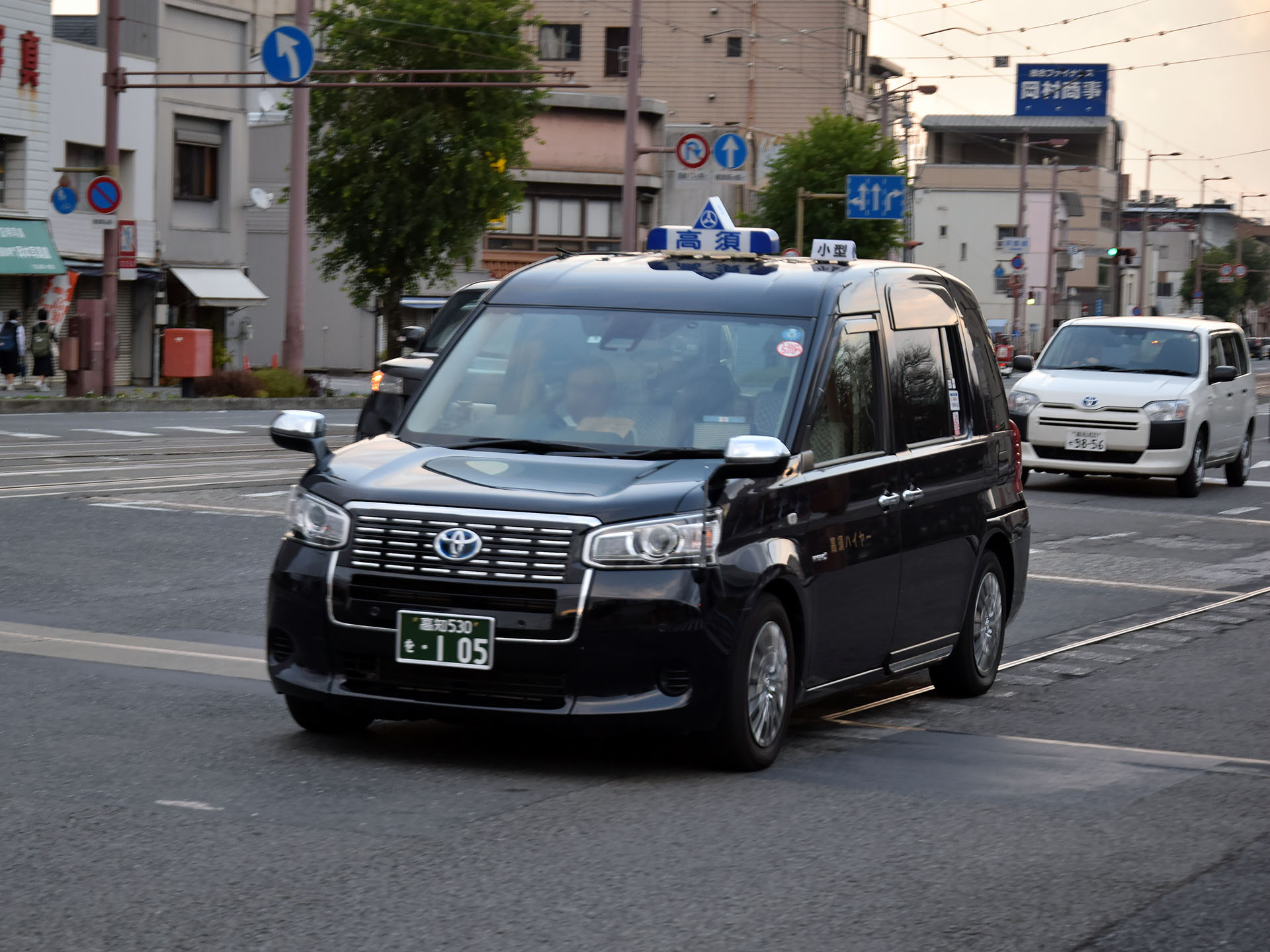 高知 530 を 105, Toyota JPN Taxi 1st gen (NTP10; JP-market), 2017–