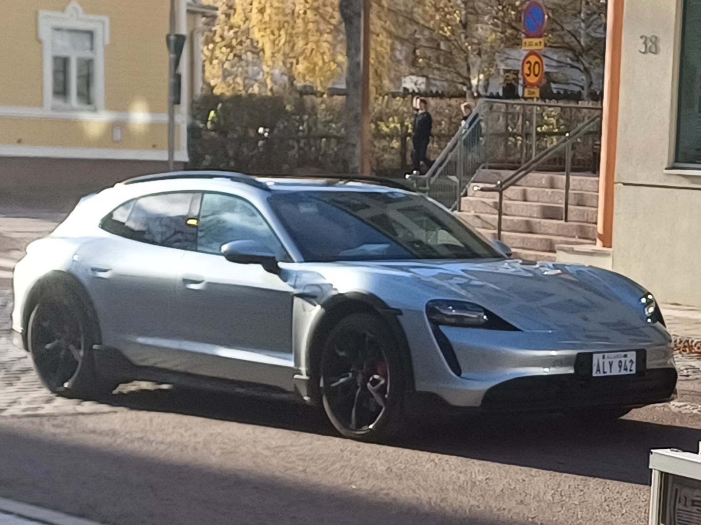 ÅLY 942, Porsche Taycan 1st gen Cross Turismo (9J1), 2021–2024