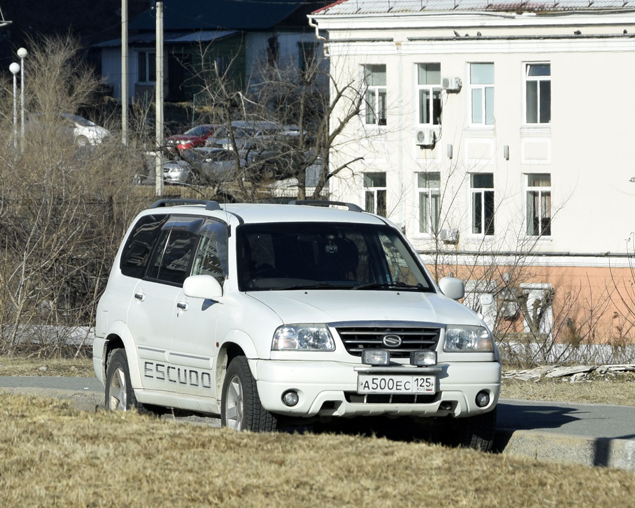 а 500 ес 125, Suzuki Grand Escudo 1st gen (TX92W), 2000–2003