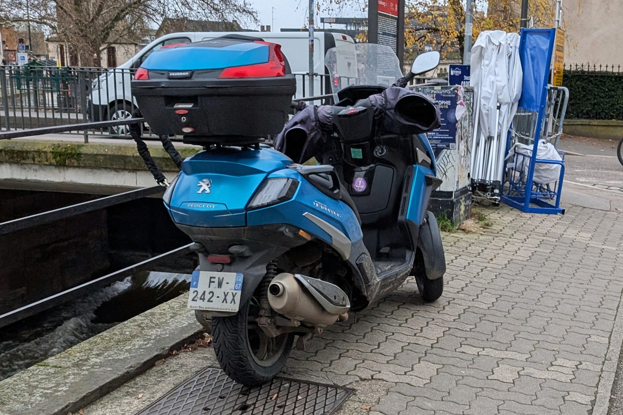 FW-242-XX, Peugeot Metropolis 