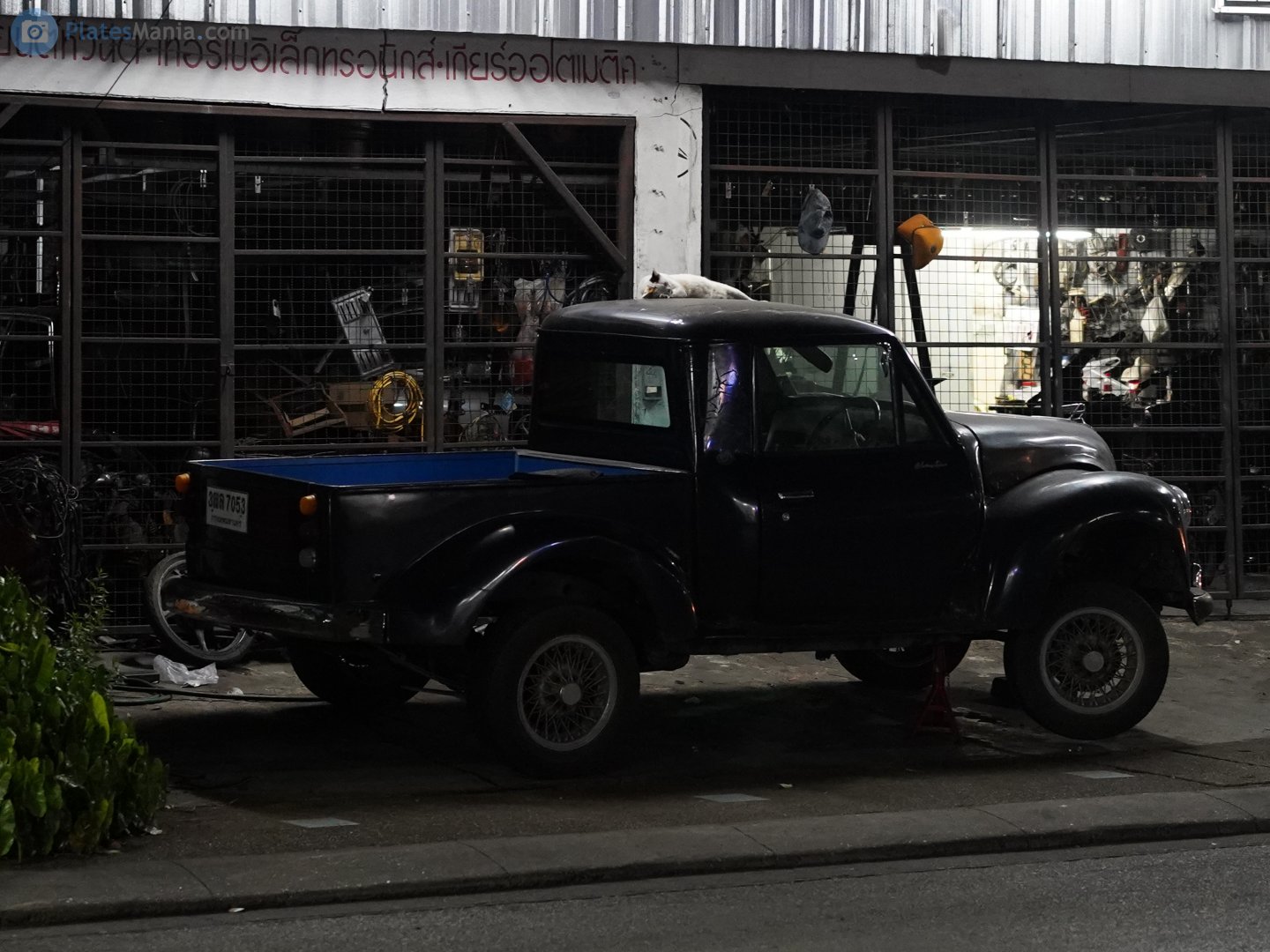 3ฒล 7053, Austin A40 