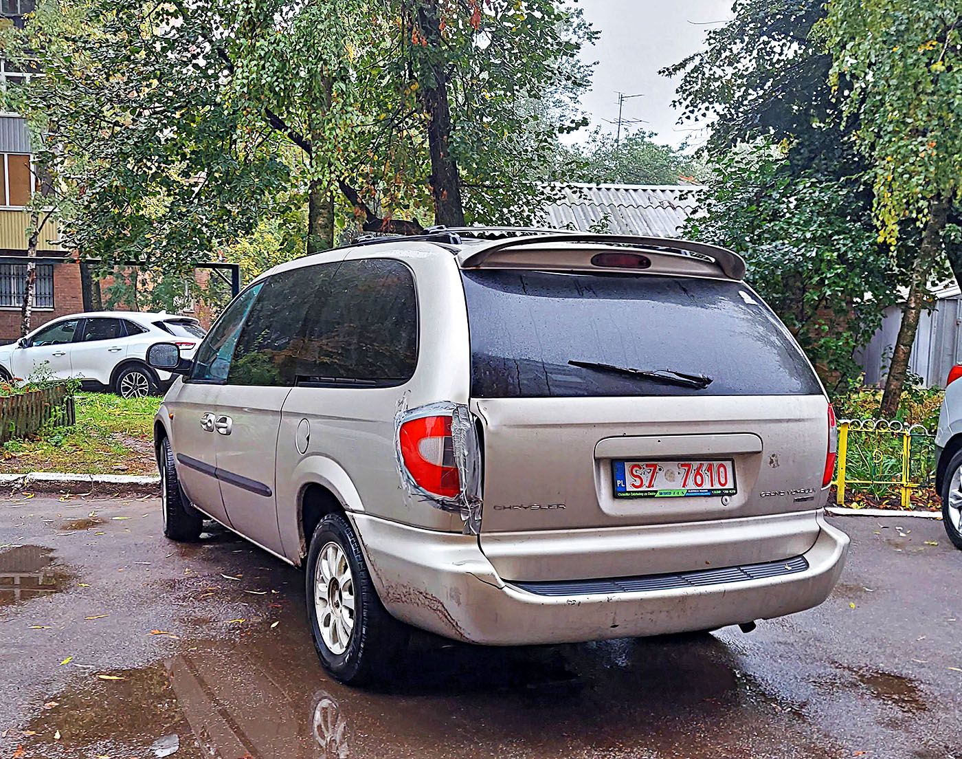 S7 7610, Chrysler Grand Voyager 4th gen (RS), 2000–2007