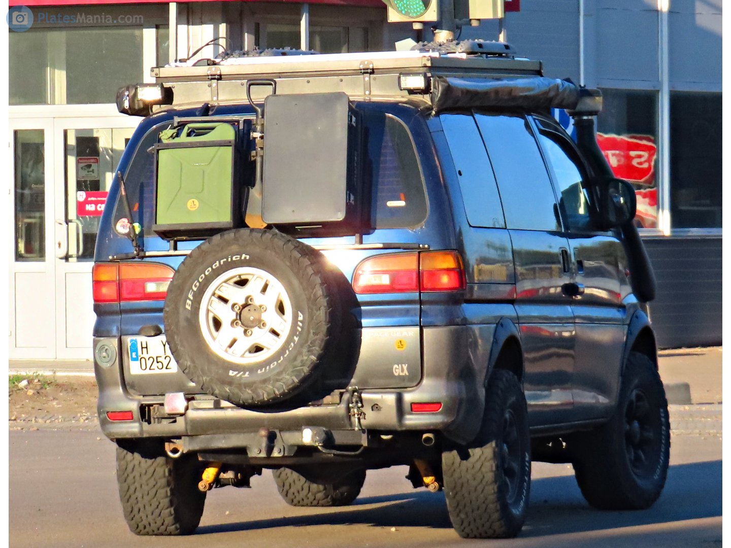 H 0252 Y, Mitsubishi Space Gear 1st gen (L400), 1994–2003