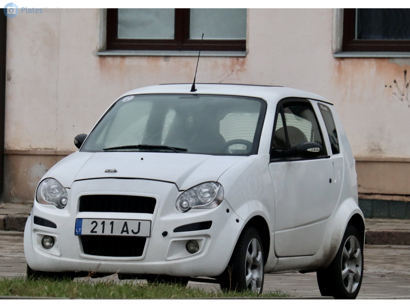 211 AJ, Grecav Sonique 