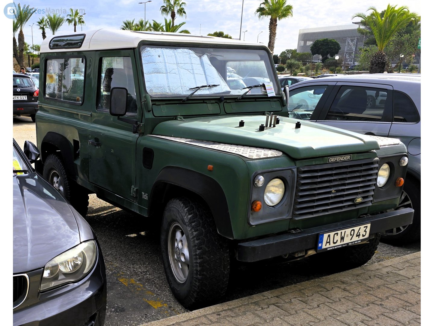ACW 943, Land Rover Defender 