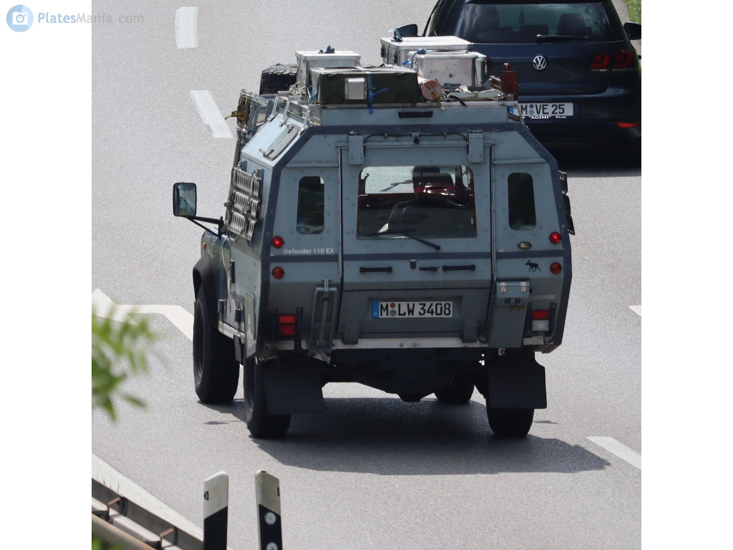 M LW 3408, Land Rover Defender 1st gen 110