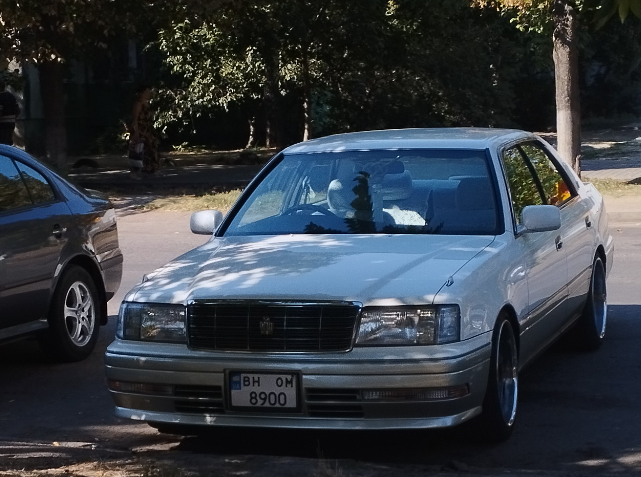BH 8900 OM, Toyota Crown 10th gen Hardtop (S150), 1995–1999