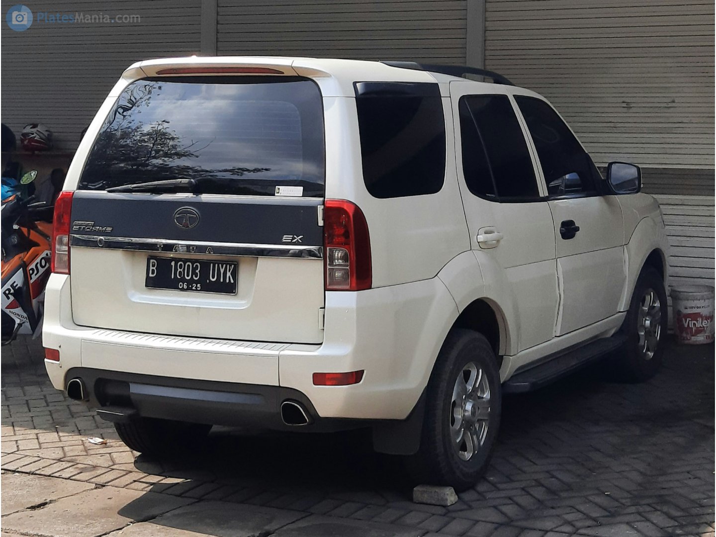 B 1803 UYK, Tata Safari 1st gen Storme, 2012–2019
