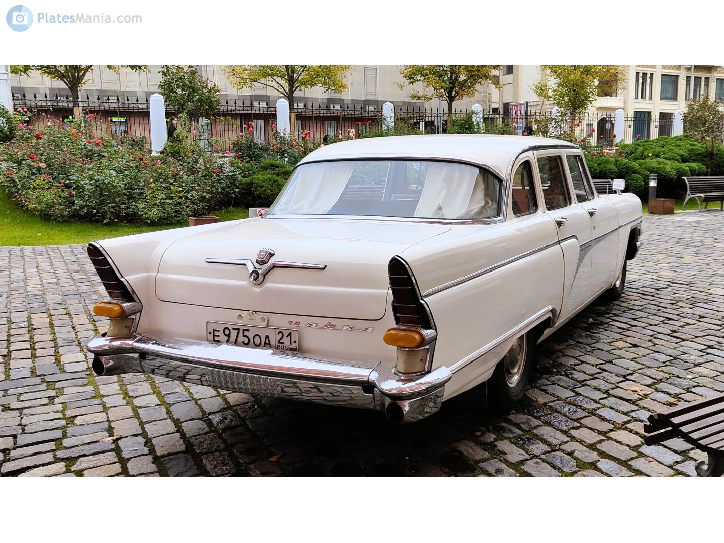 е 975 оа 21, GAZ 13 Чайка 13/13А Sedan, 1957–1981