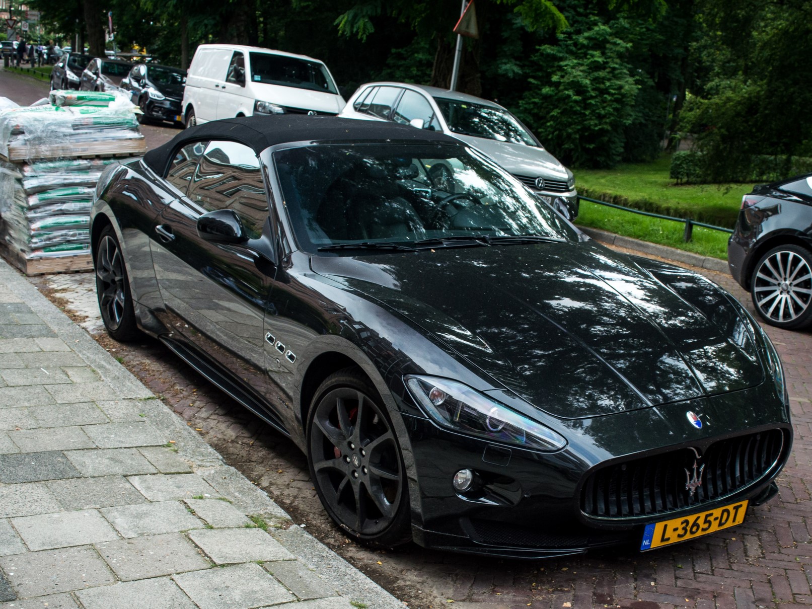 L-365-DT, Maserati GranCabrio 1st gen (M145), 2009–2019