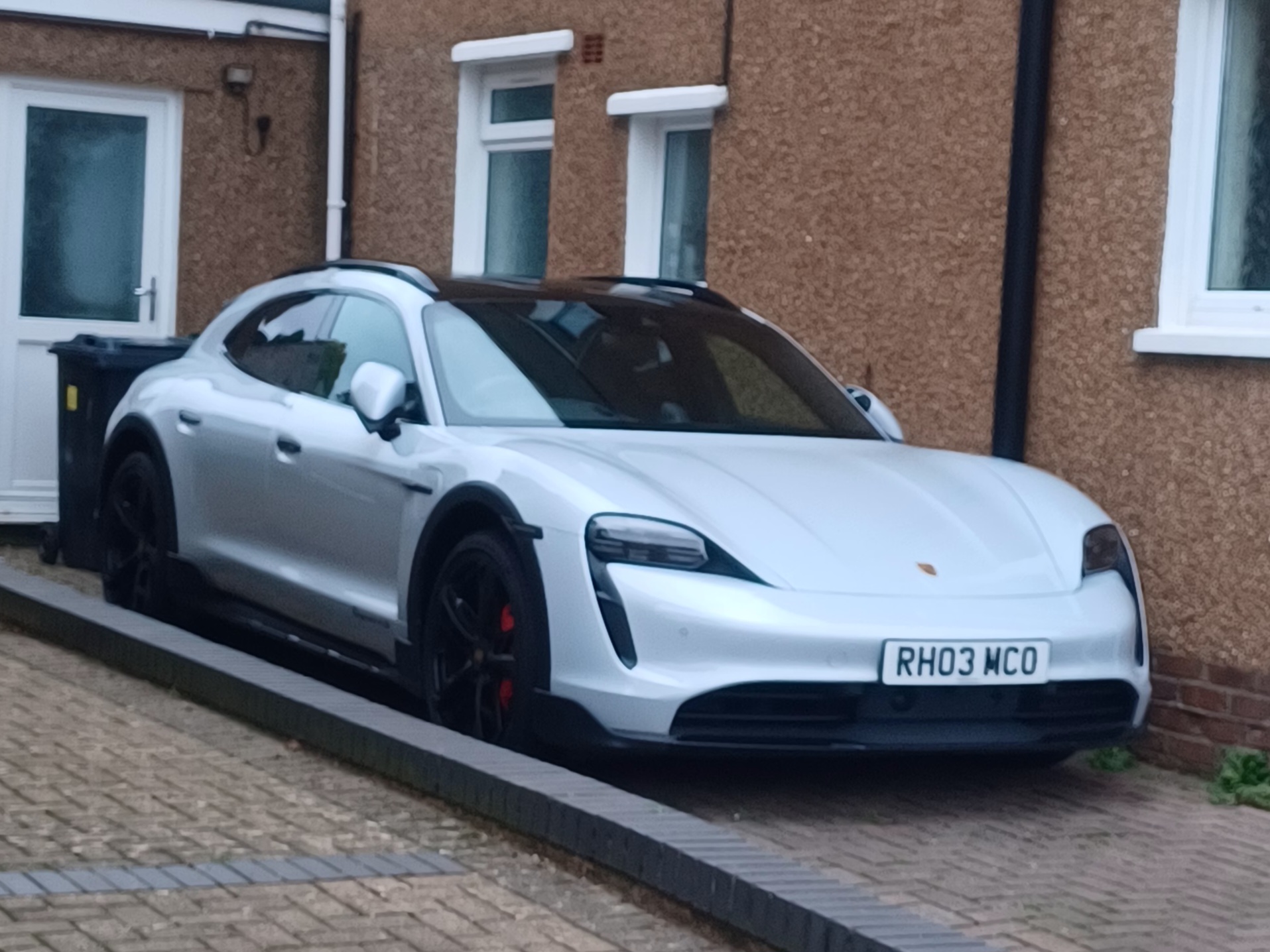 RH03MCO, Porsche Taycan 1st gen Cross Turismo (9J1), 2021–2024