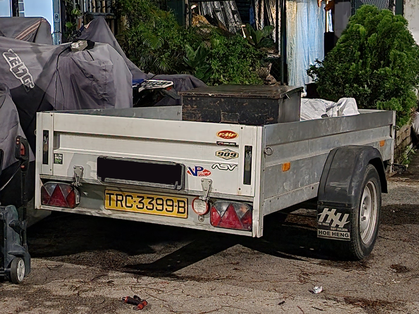 TRC 3399 B, Trailers 