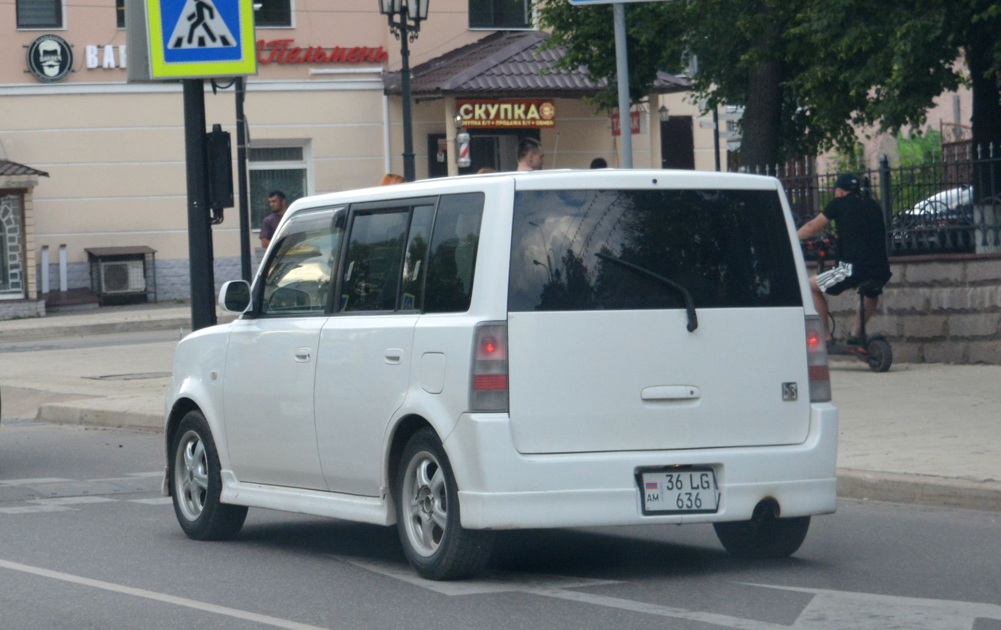 36 LG 636, Toyota bB 1st gen (XP30), 2000­–2005