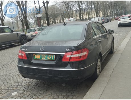 100 CD 421, Mercedes-Benz E-Klasse
